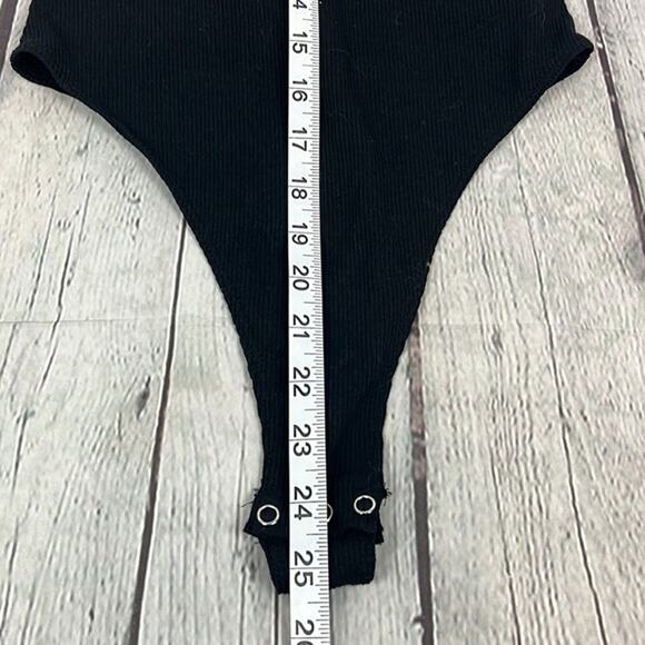 Boohoo Black Sleeveless Ribbed Bodysuit Button detail Size 4 NWT Fall Winter - Picture 5 of 8